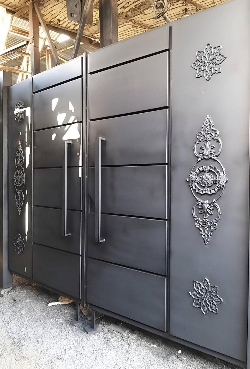 نصب درب حیاط آهنی