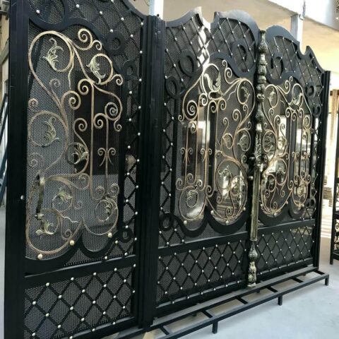 درب فرفورژه ورودی پارکینگ ساختمان فلزی