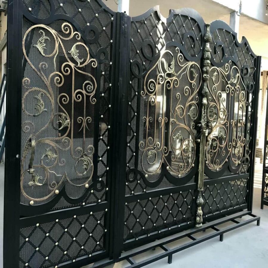 درب فرفورژه ورودی پارکینگ ساختمان فلزی