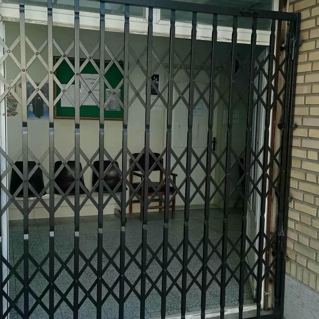 درب آکاردئونی ضدسرقت در ایرانشهر