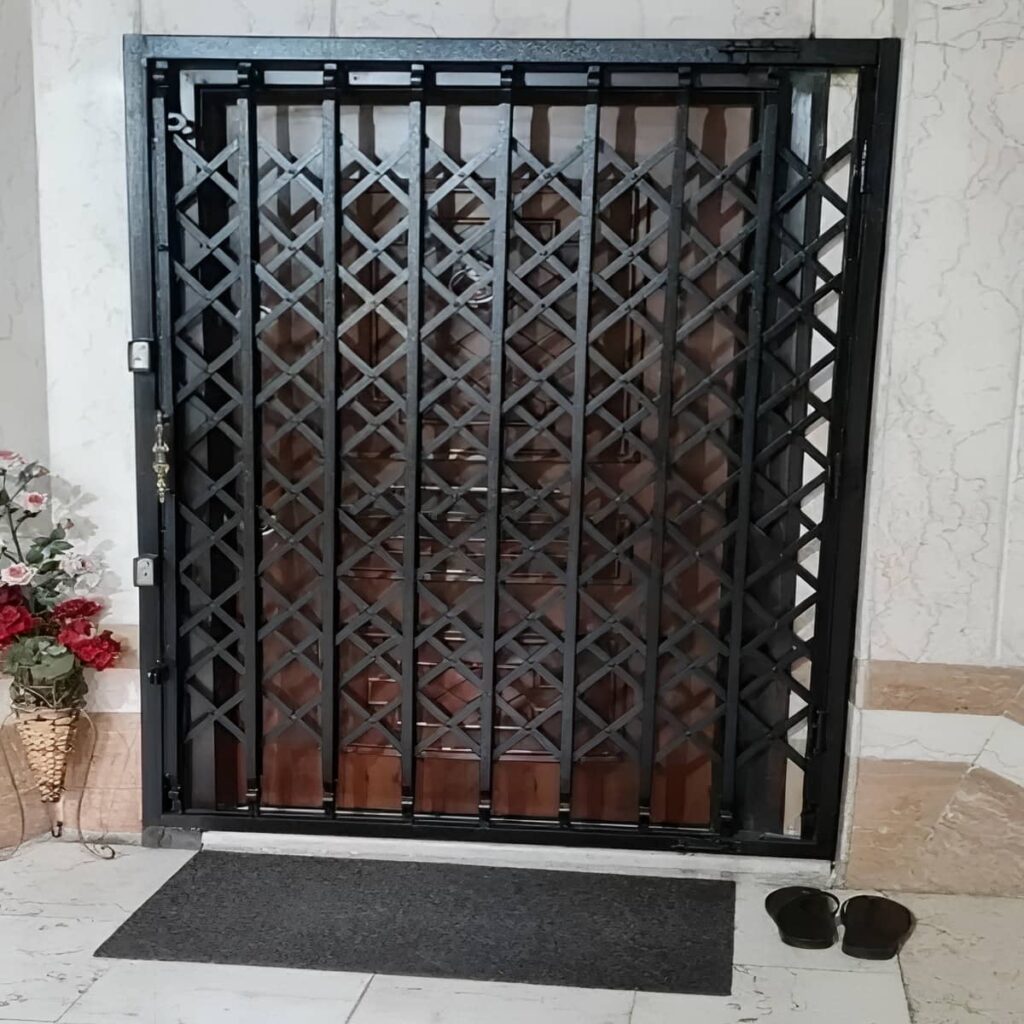 خرید درب آکاردئونی ضدسرقت طراحی منظم در سبزوار