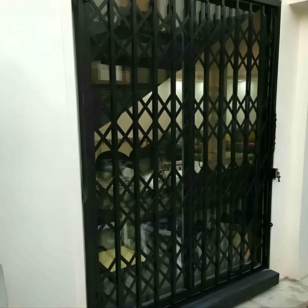 نصب درب آکاردئونی ضدسرقت رنگ باکیفیت در مشهد