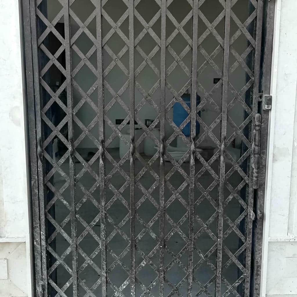 نصب درب آکاردئونی ضدسرقت رنگ مقاوم در هشتگرد