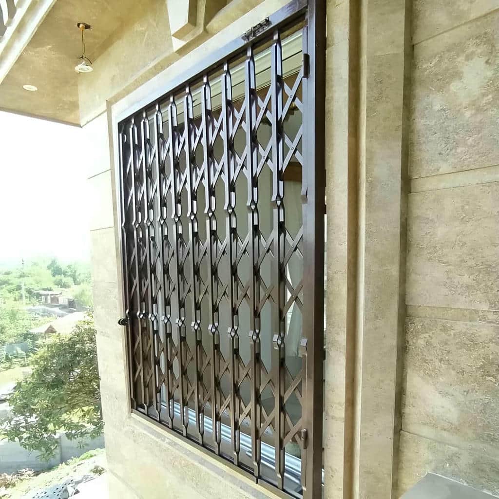 نصب درب آکاردئونی ضدسرقت رنگ مقاوم در باغ عباسآباد