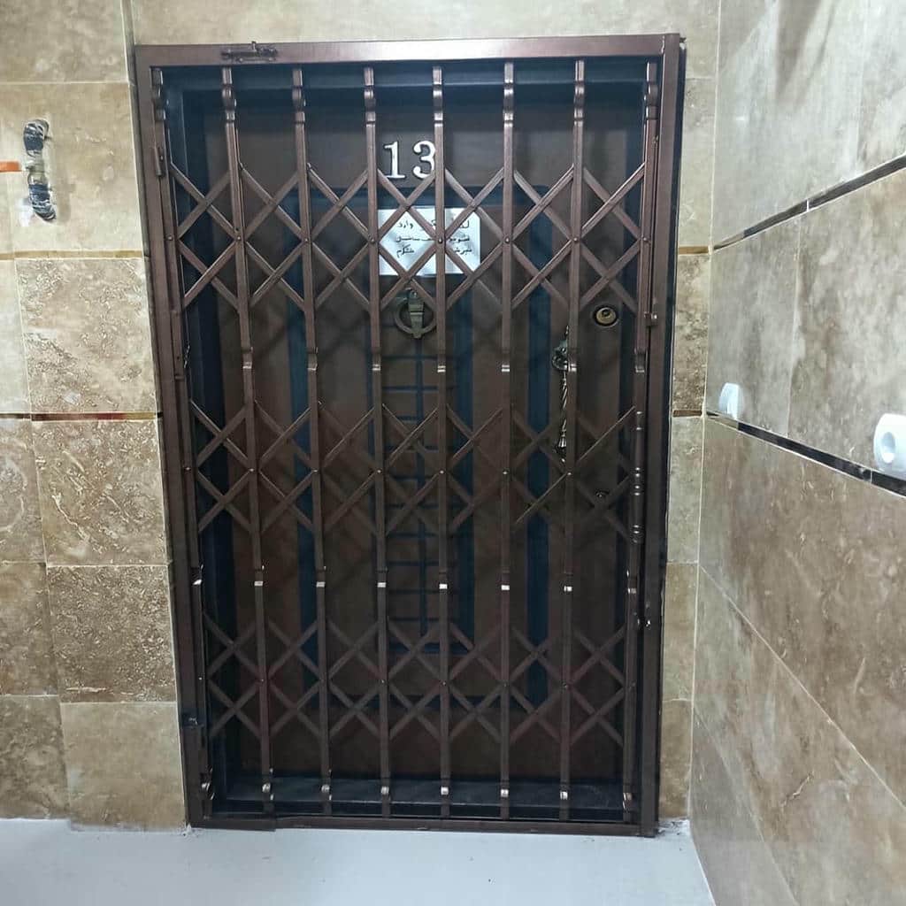 نصب درب آکاردئونی ضدسرقت رنگ باکیفیت در اصفهان