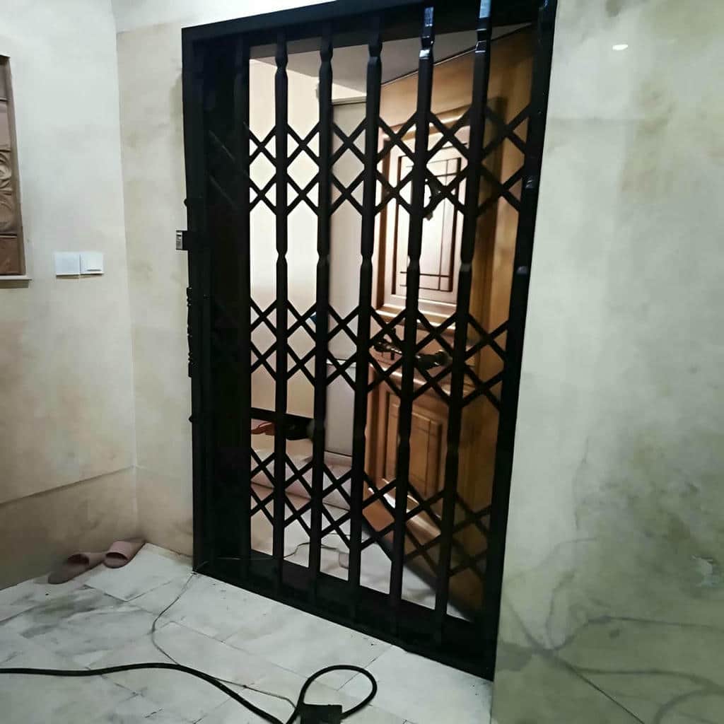 خرید درب آکاردئونی ضدسرقت طراحی منظم در نیشابور