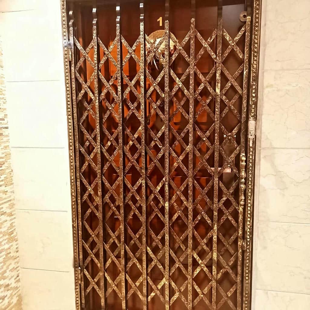 نصب درب آکاردئونی ضدسرقت رنگ ضدزنگ در اندیشه