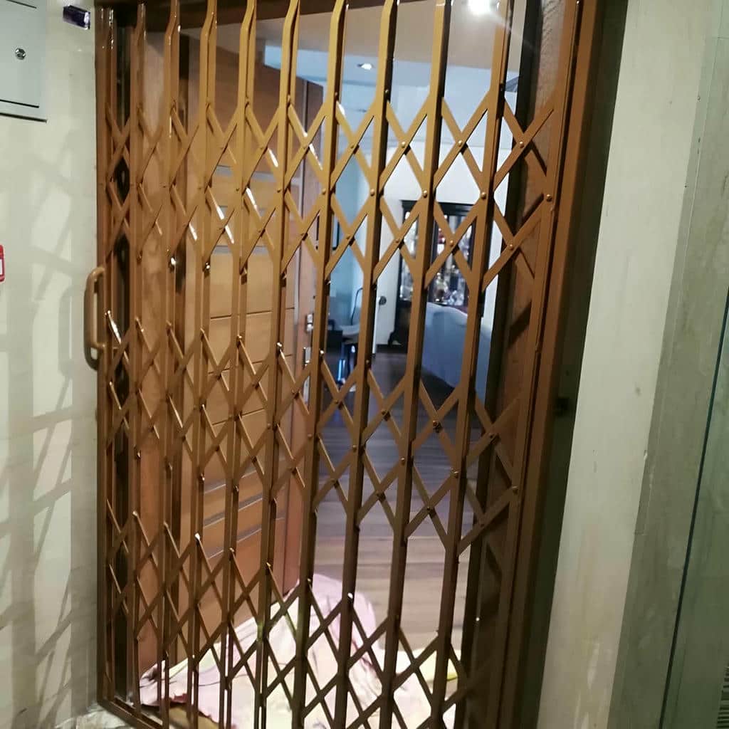 نصب درب آکاردئونی ضدسرقت حرکت روان در آبسرد