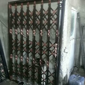 درب آکاردئونی ضدسرقت در کمال شهر
