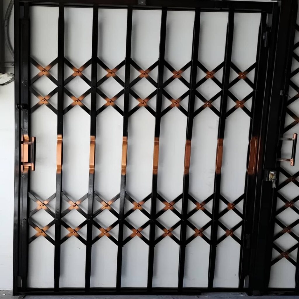 نصب درب آکاردئونی ضدسرقت رنگ باکیفیت در قم