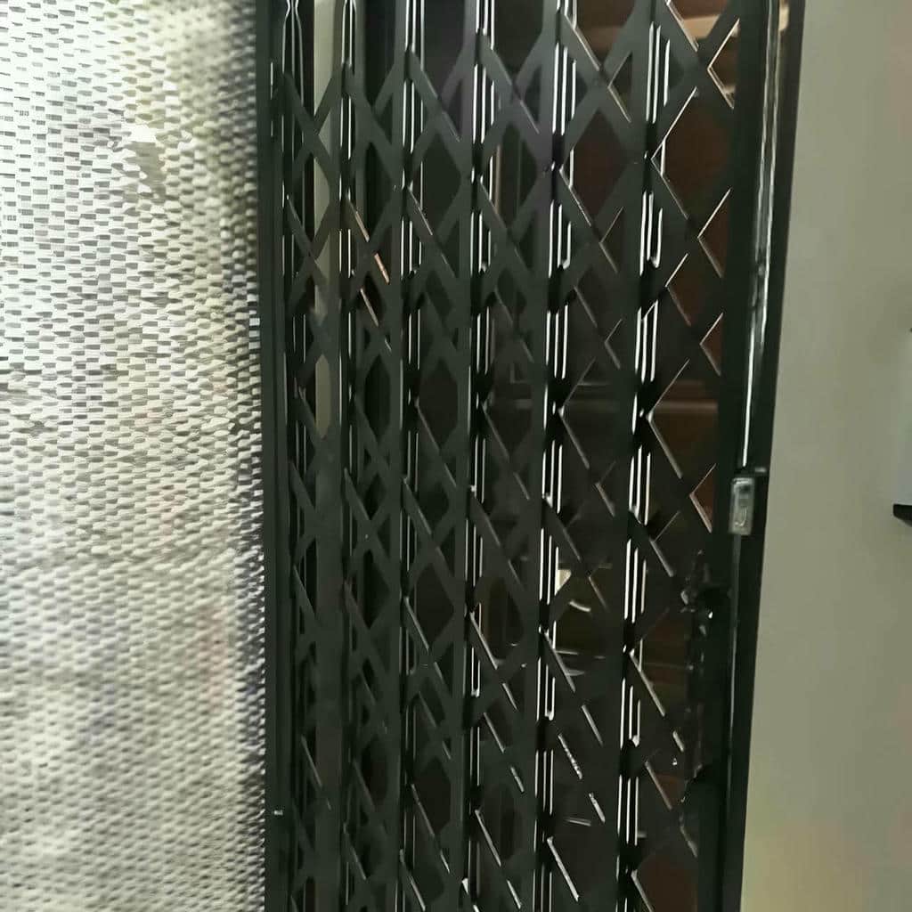 خرید درب آکاردئونی ضدسرقت طرح مدرن در بابل