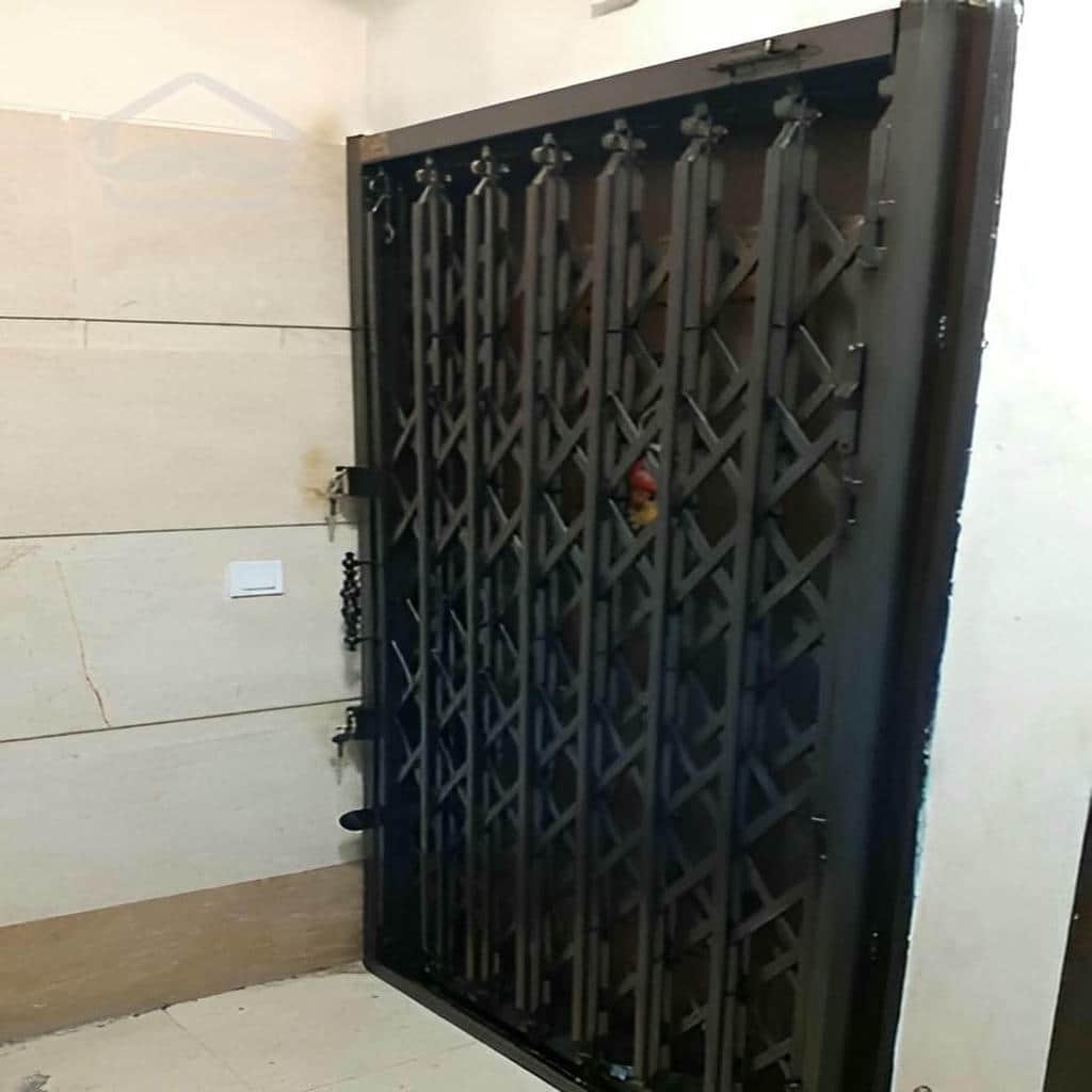 نصب درب آکاردئونی ضدسرقت رنگ هماهنگ در گرگان