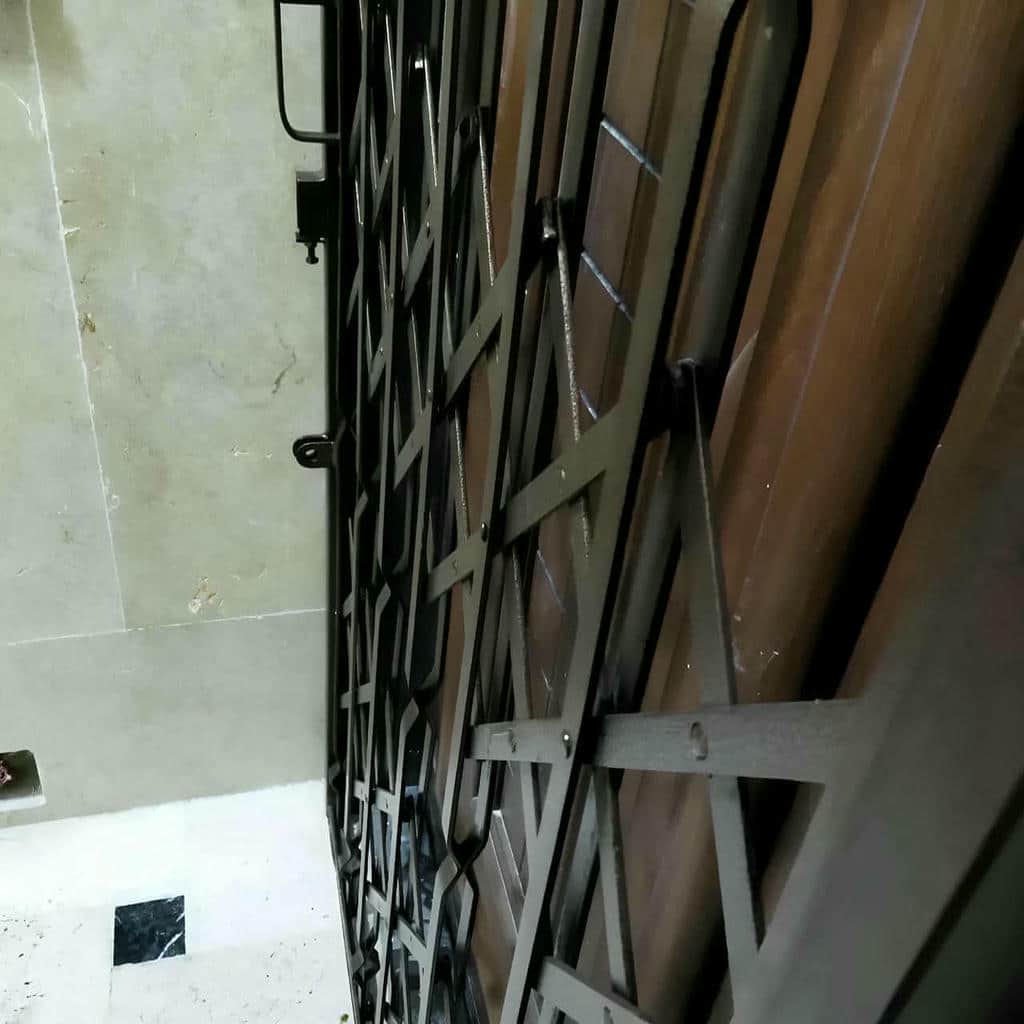 درب آکاردئونی ضدسرقت در محمدشهر