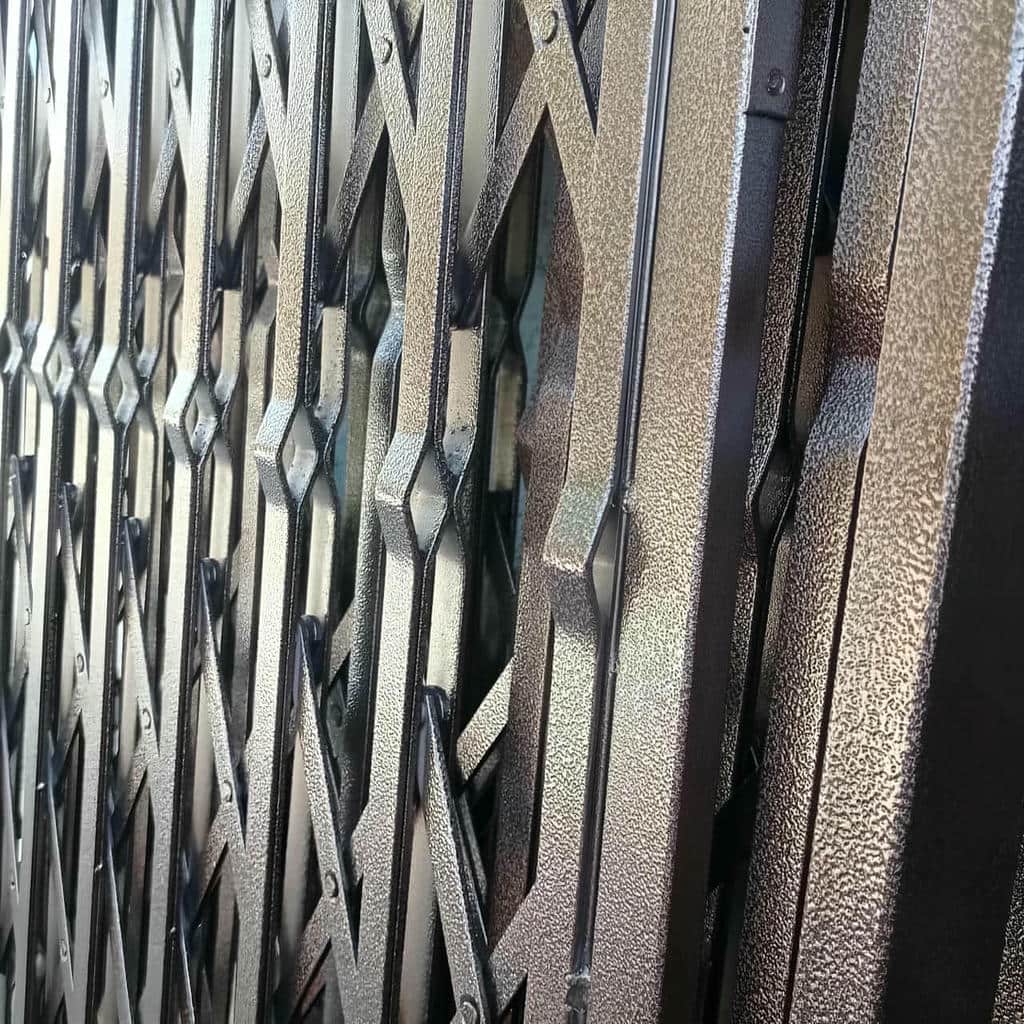نصب درب آکاردئونی ضدسرقت ریل روان در دماوند