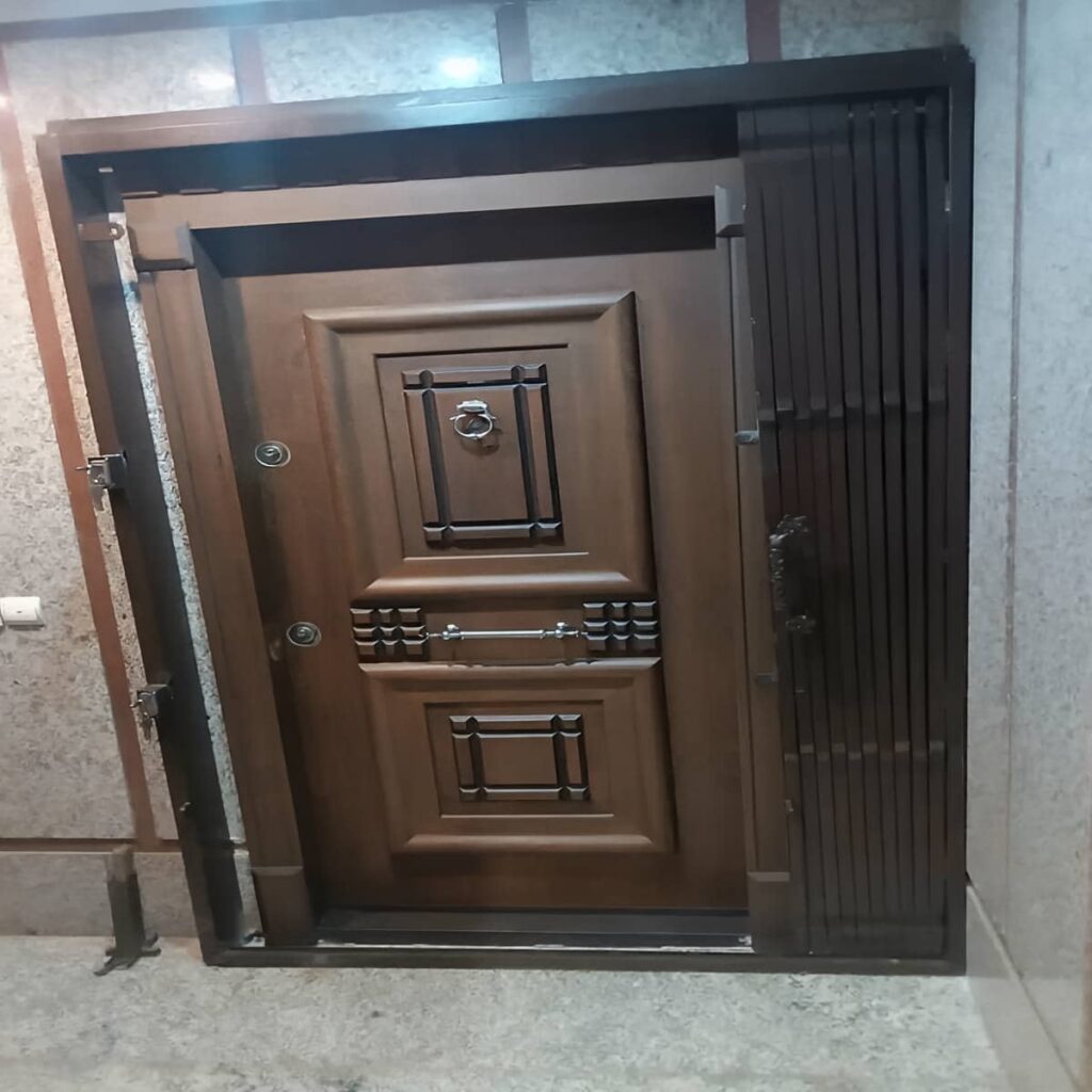 نصب درب آکاردئونی ضدسرقت رنگ باکیفیت در قشم