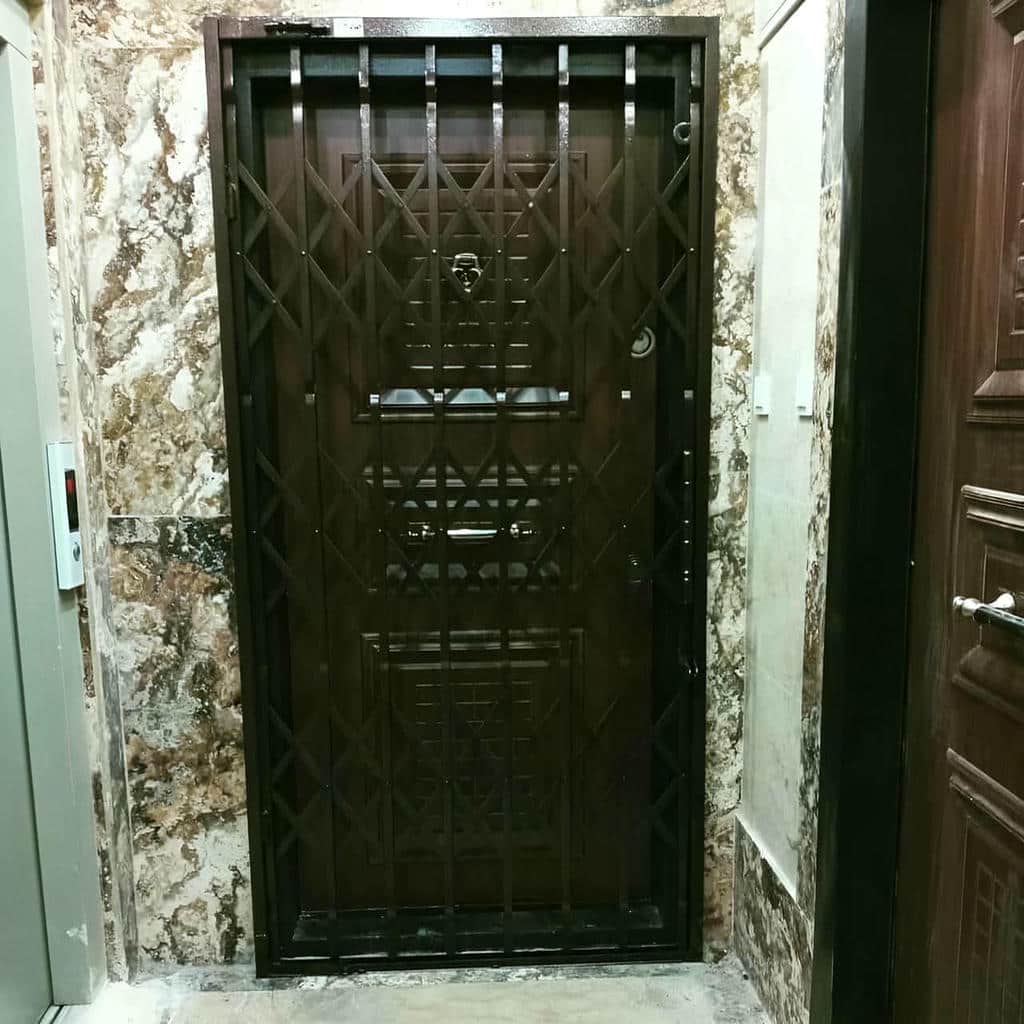 نصب درب آکاردئونی ضدسرقت حفاظ پشت درب در تهران