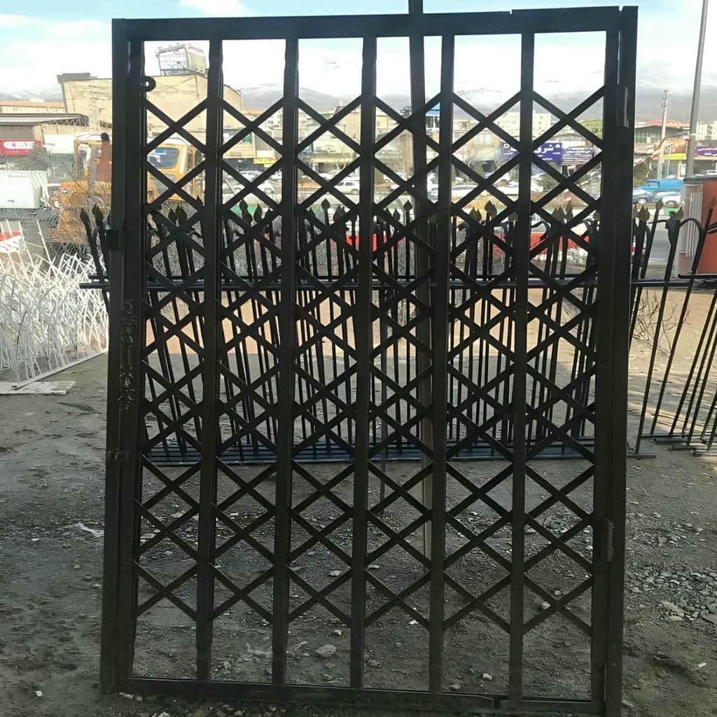 نصب درب آکاردئونی ضدسرقت رنگ هماهنگ در فردیس کرج