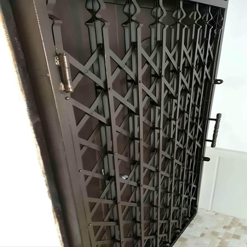 نصب درب آکاردئونی ضدسرقت حفاظ اداری در بندرعباس