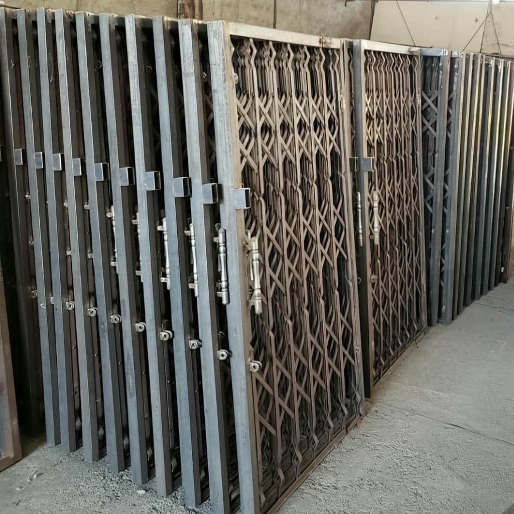 نصب درب آکاردئونی ضدسرقت پوشش ضدزنگ در زاهدان