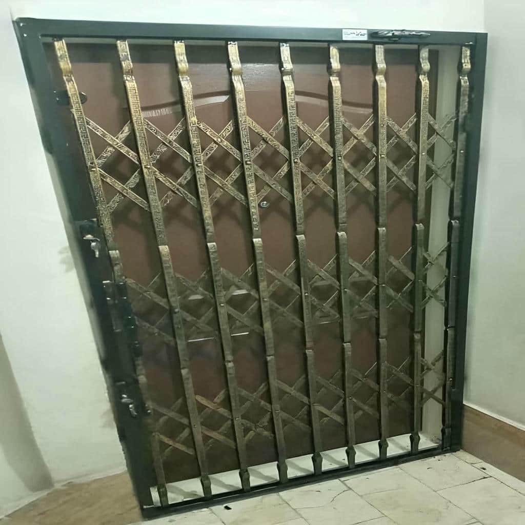 نصب درب آکاردئونی ضدسرقت طرح کمجا در آبادان