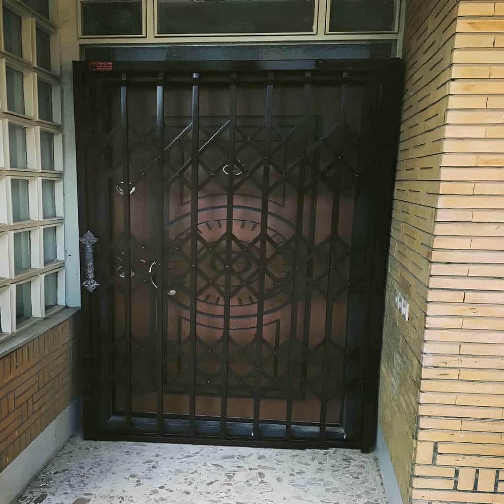 نصب درب آکاردئونی ضدسرقت رنگ باکیفیت در کاشان