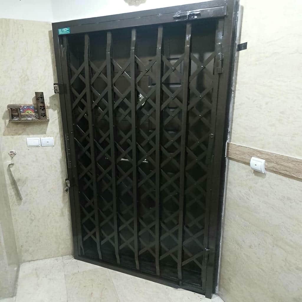درب آکاردئونی ضدسرقت در بندر انزلی