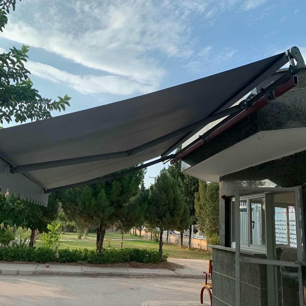 سایبان برقی اتوماتیک در قشم