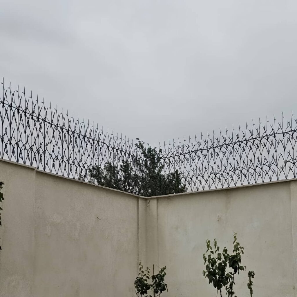 نصب حفاظ شاخ گوزنی ضدزنگ صنعتی در سیرجان