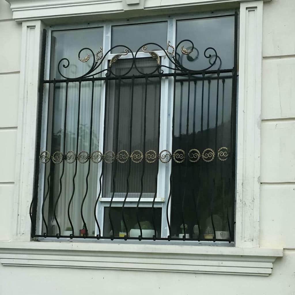 نصب حفاظ پنجره نرده فلزی فرفورژه کلاسیک در اشتهارد