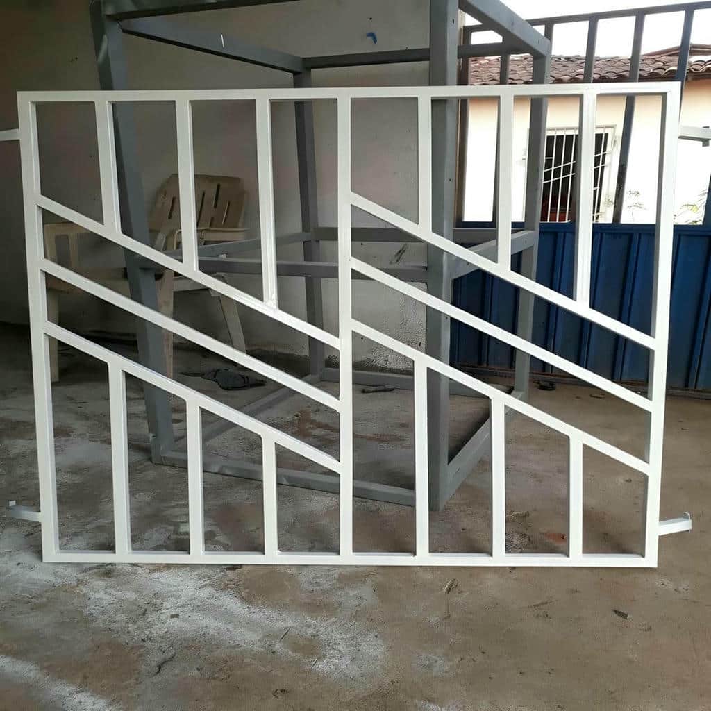 حفاظ پنجره نرده فلزی در آبسرد