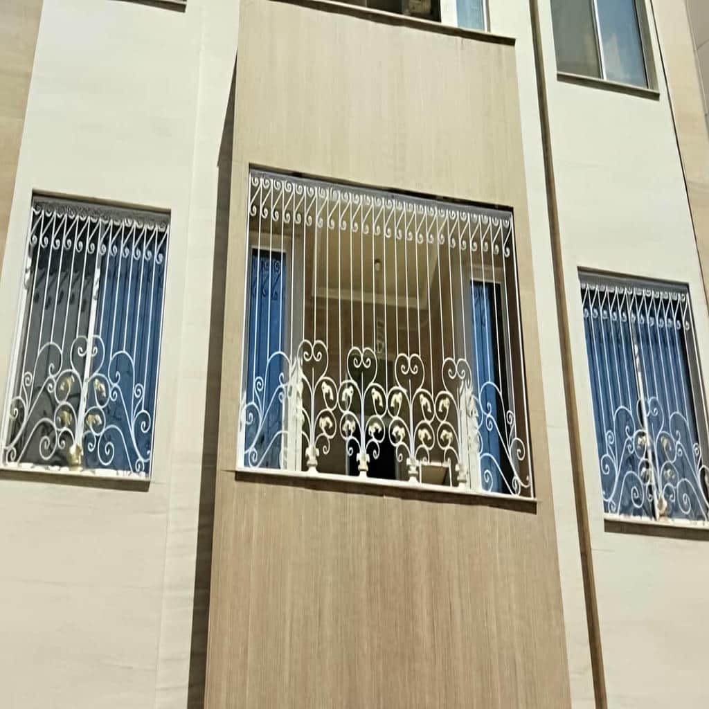 نصب حفاظ پنجره نرده فلزی مدرن سفارشی در شیراز
