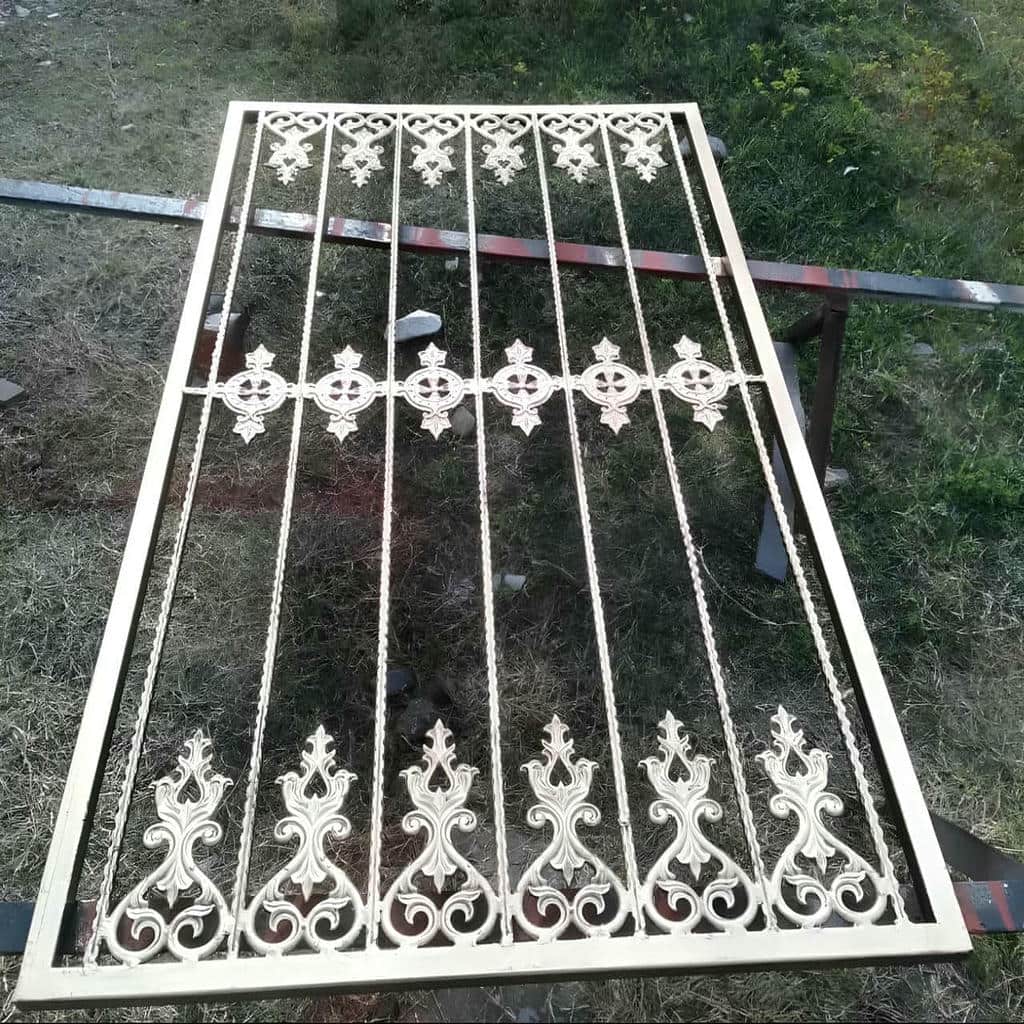 نصب حفاظ پنجره نرده فلزی مدرن سفارشی در سیرجان