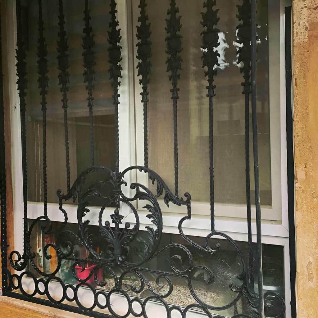 خرید حفاظ پنجره نرده فلزی لوکس در بومهن