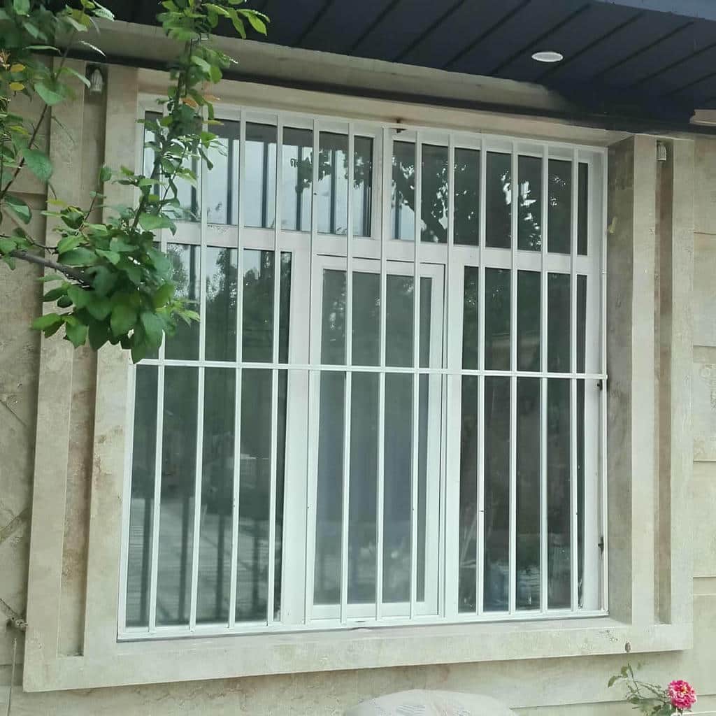 نصب حفاظ پنجره نرده فلزی فرفورژه کلاسیک در هشتگرد