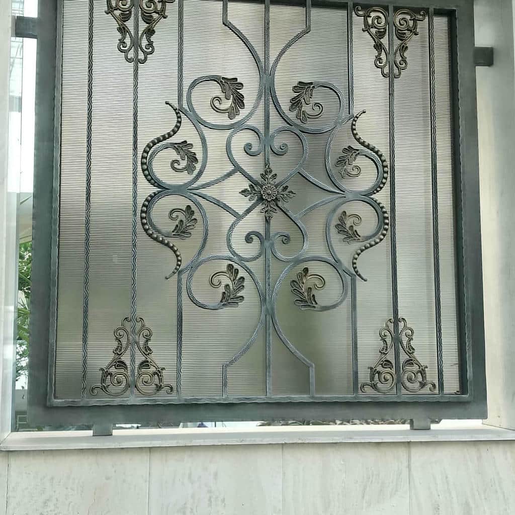 حفاظ پنجره در عظیمیه کرج