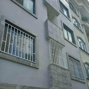 حفاظ پنجره نرده فلزی در اندیشه