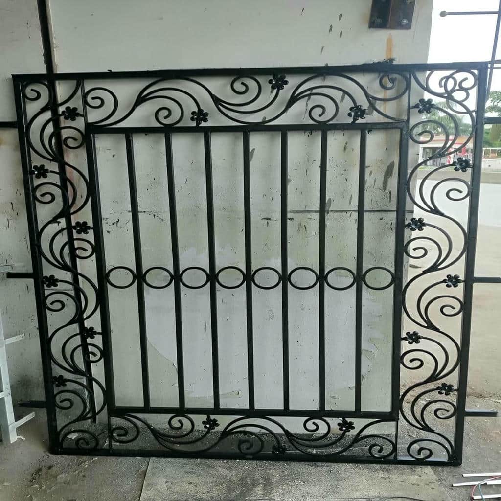 فروش حفاظ پنجره نرده فلزی فرفورژه کلاسیک در بومهن