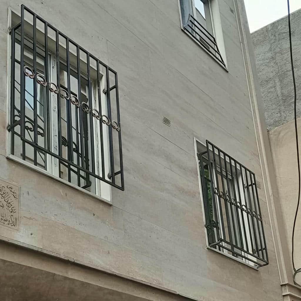 نصب حفاظ پنجره ضدزنگ یکنواخت در باغ عباس‌آباد