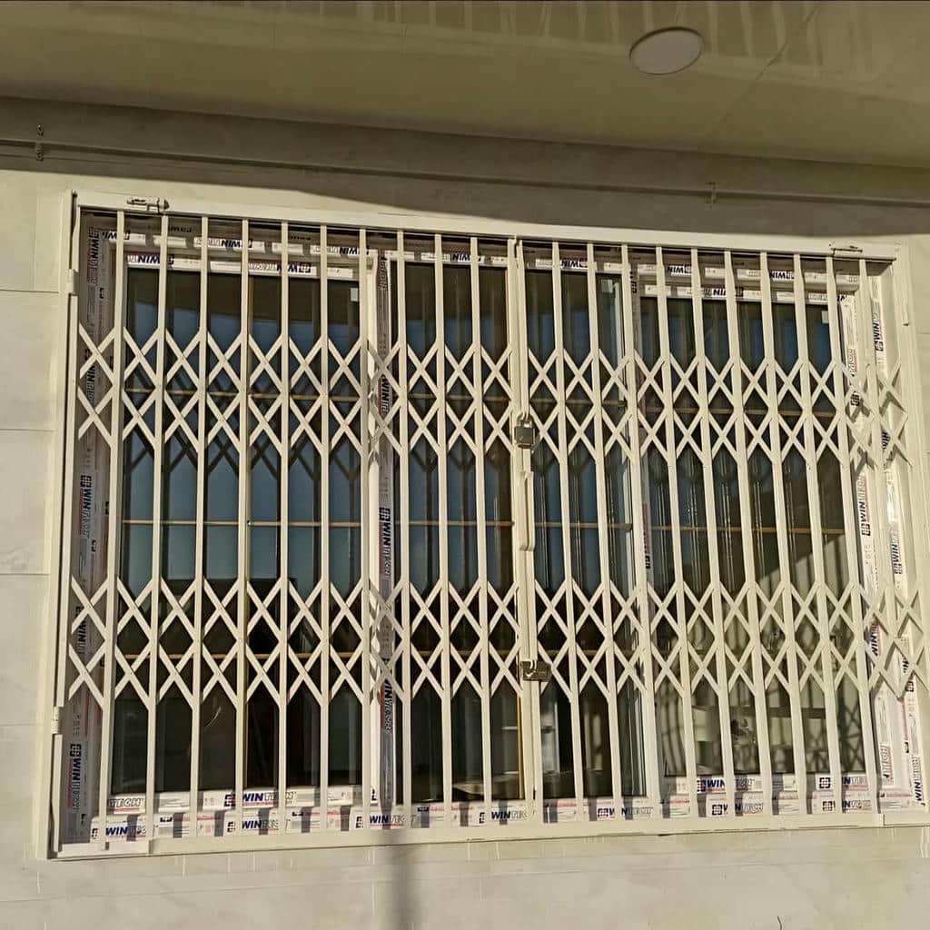 حفاظ پنجره فلزی در بندر چابهار