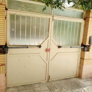 جک درب پارکینگ در باغ عباس‌آباد