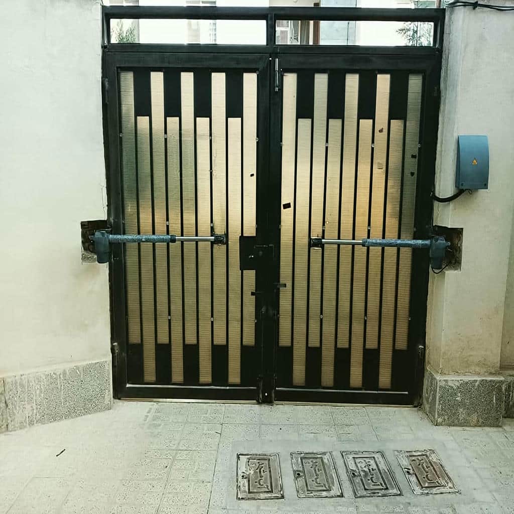 نصب جک درب پارکینگ ویلایی در شیراز