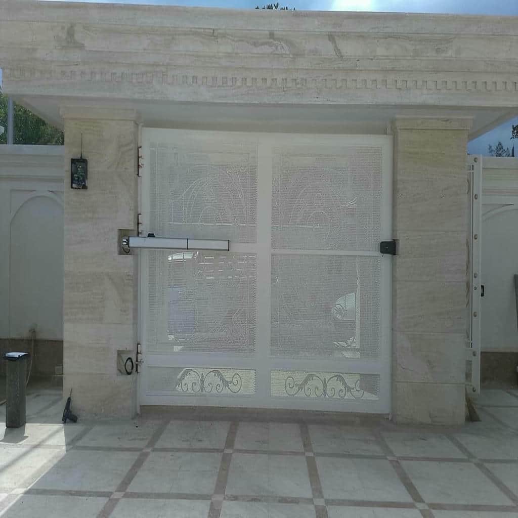 نصب جک درب پارکینگ فرفورژه در کاشان