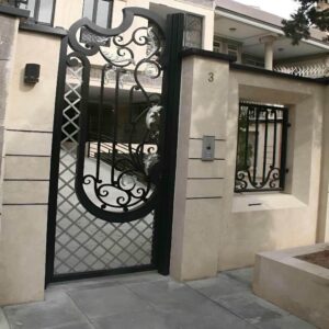 درب حیاط فرفورژه در شهریار