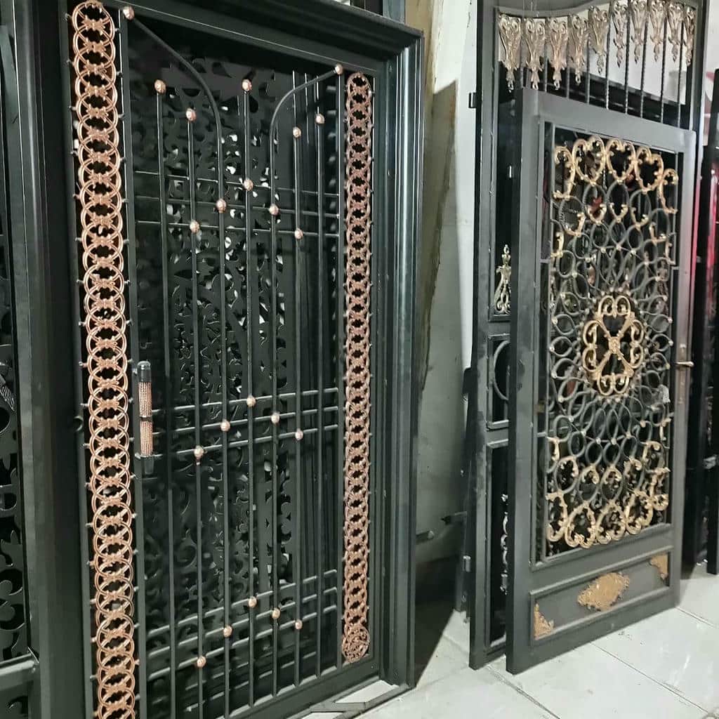 نصب درب حیاط فرفورژه باغ در ایرانشهر