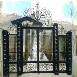 درب حیاط فرفورژه در زاهدان