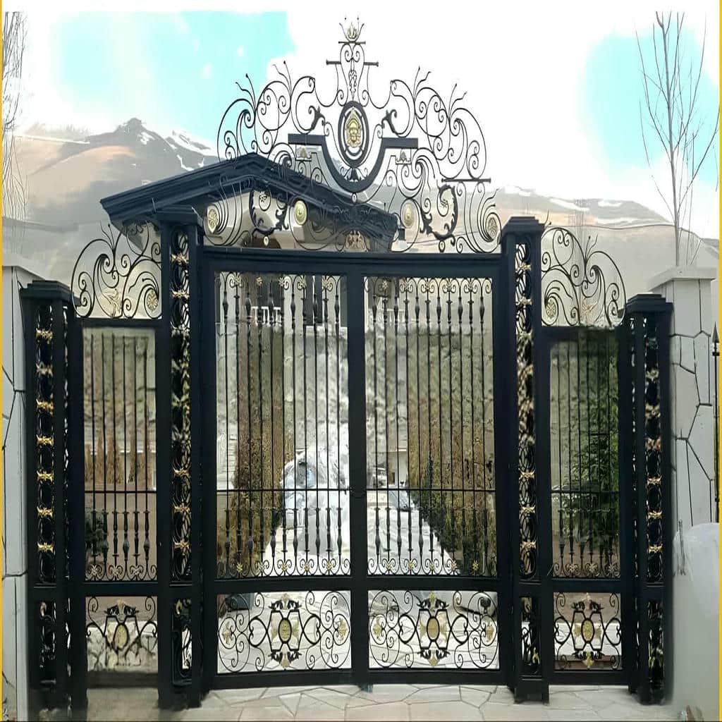 درب حیاط فرفورژه در زاهدان