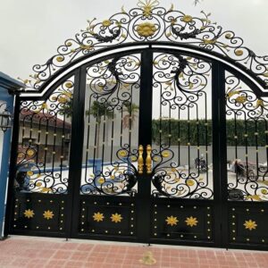 درب حیاط فرفورژه در بندر لنگه