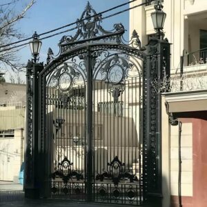 درب حیاط فرفورژه در دماوند