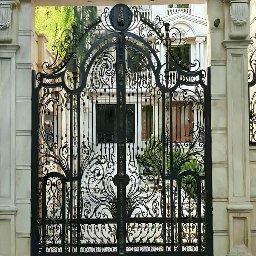 درب حیاط فرفورژه در مریوان