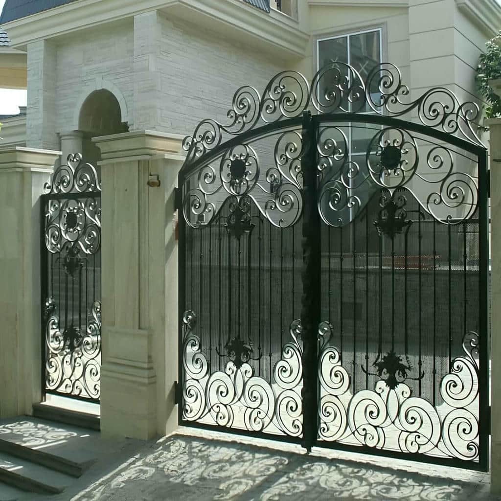 نصب درب حیاط فرفورژه باغی در اندیشه